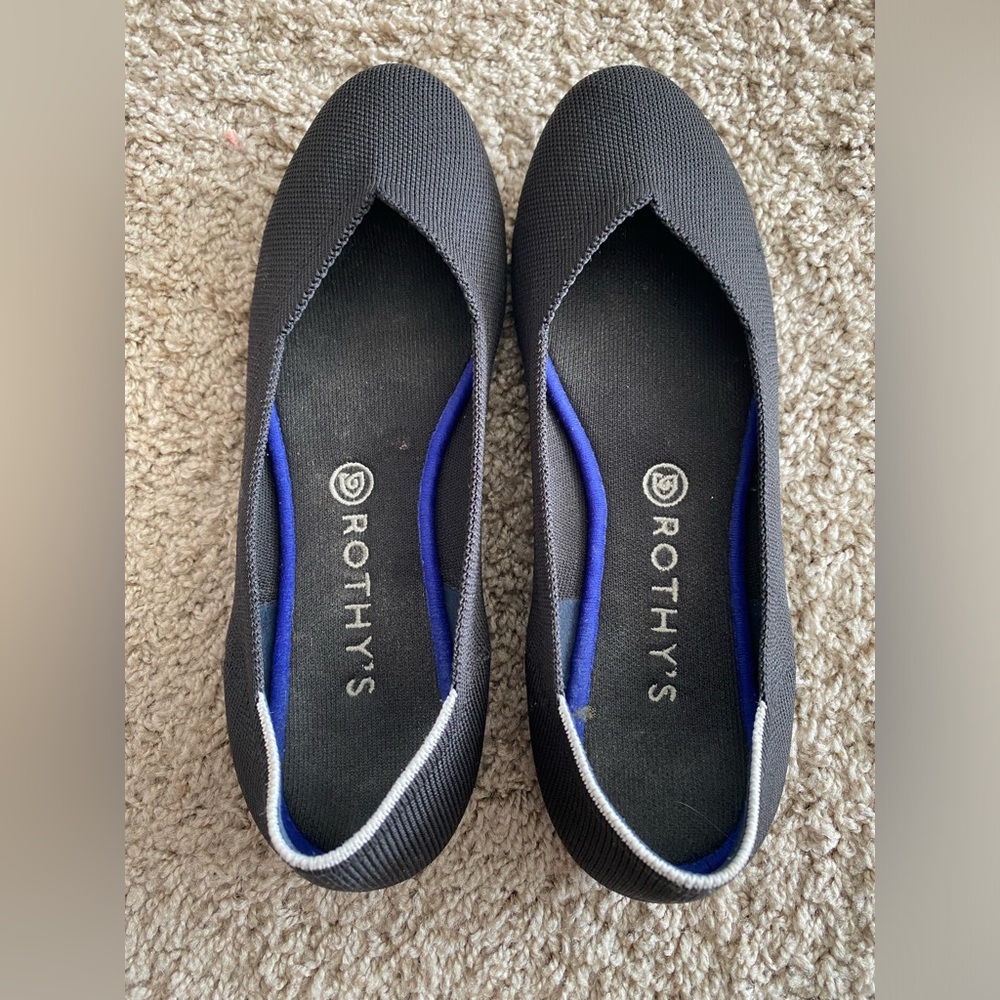 Black Rothy’s Flats